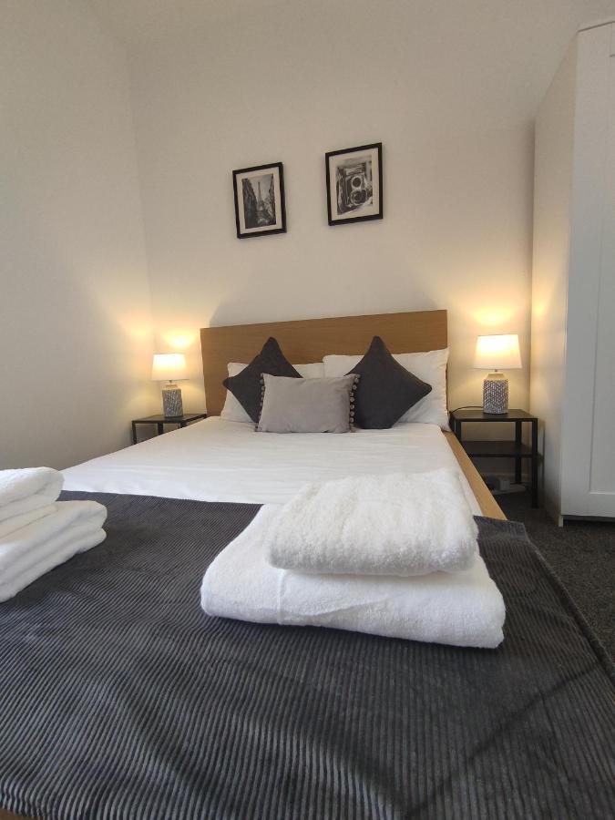 וויימות' 1 Bedroom Apartment With Free Parking מראה חיצוני תמונה